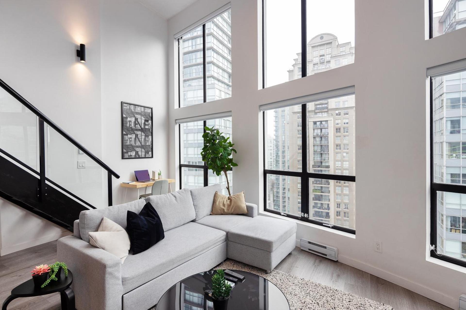 Loft in Entertainment District with FREE underground Parking