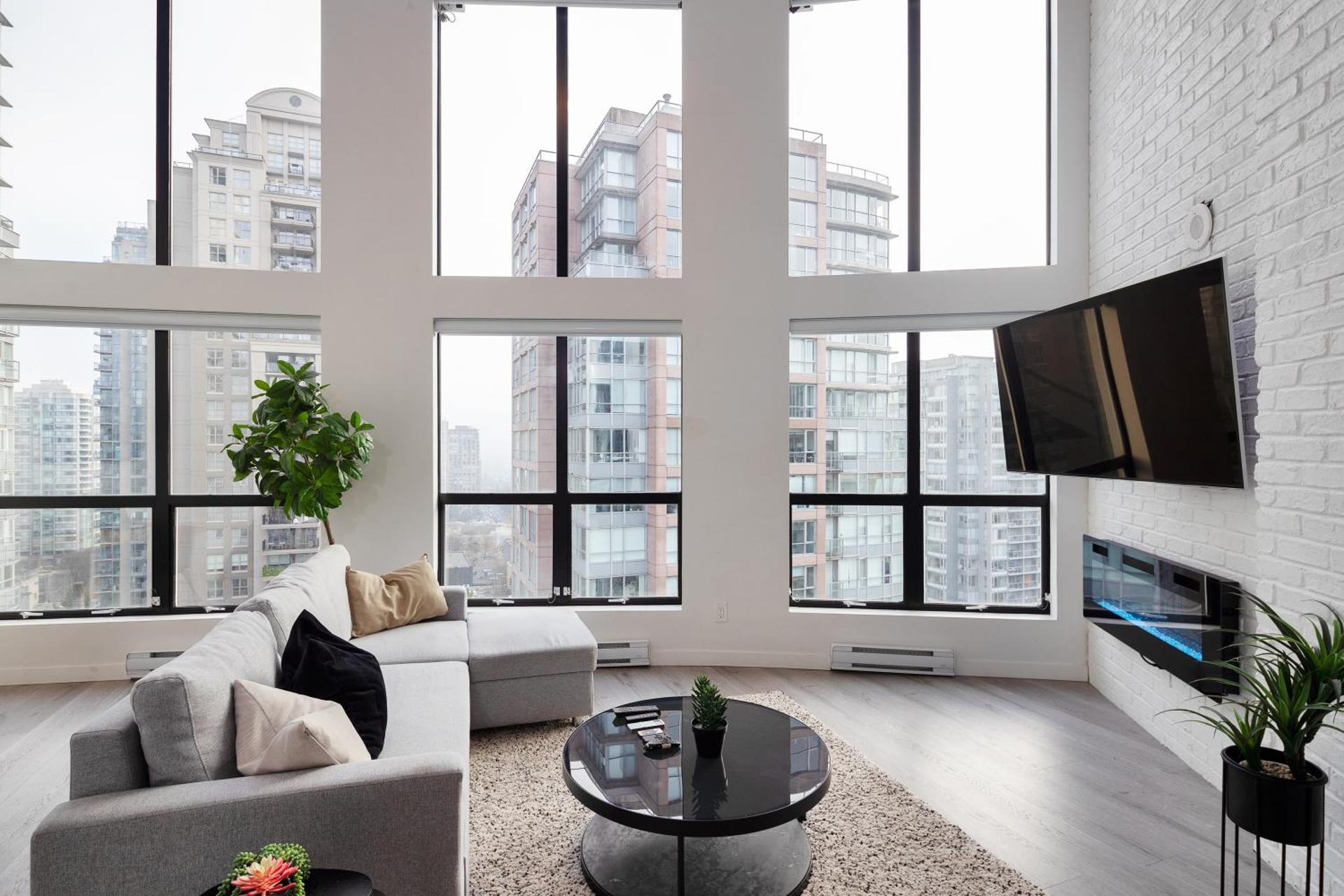 Loft in Entertainment District with FREE underground Parking