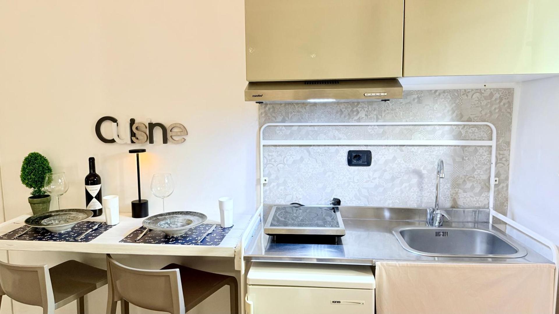 Kitchen or kitchenette