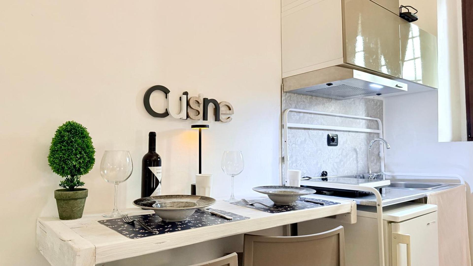 Kitchen or kitchenette