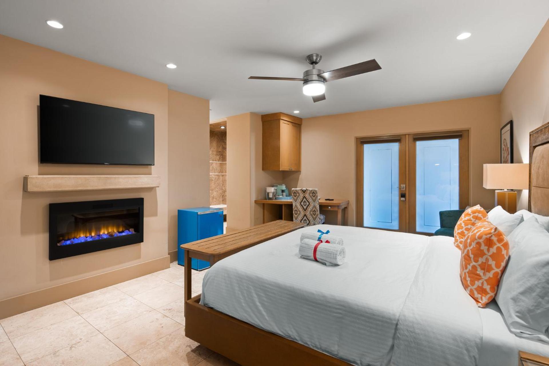 King Suite with Pool View