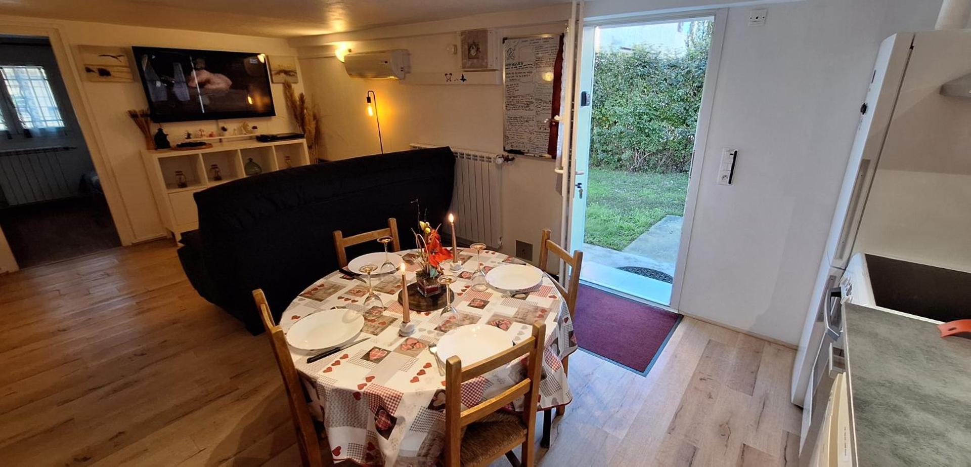 Superbe T2 avec jardin, piscine-enfant et parking