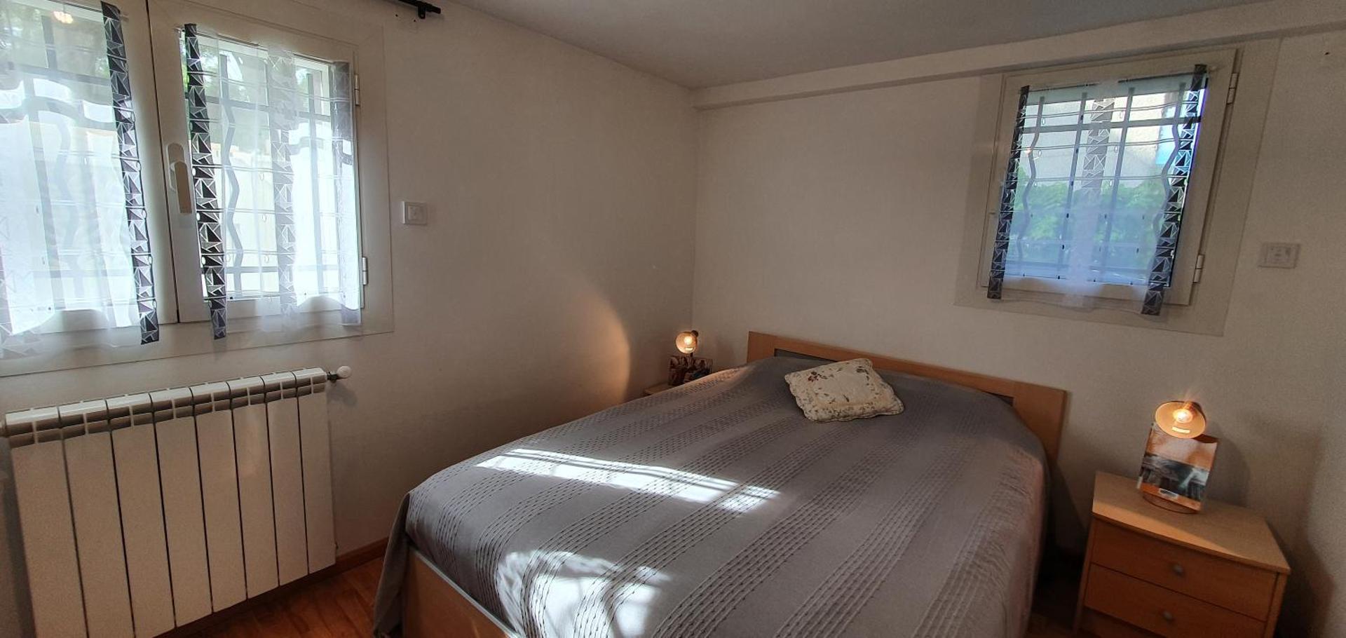 Superbe T2 avec jardin, piscine-enfant et parking