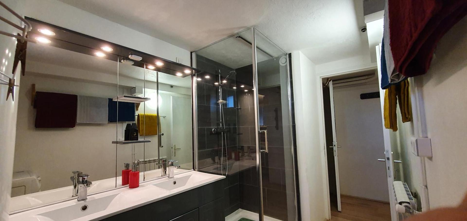 Superbe T2 avec jardin, piscine-enfant et parking