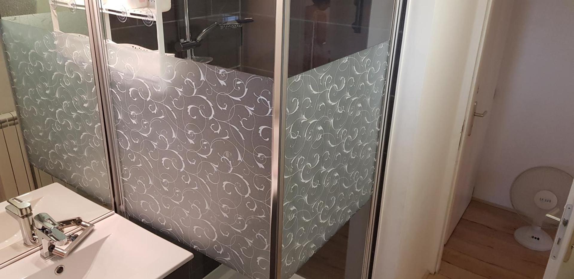 Superbe T2 avec jardin, piscine-enfant et parking