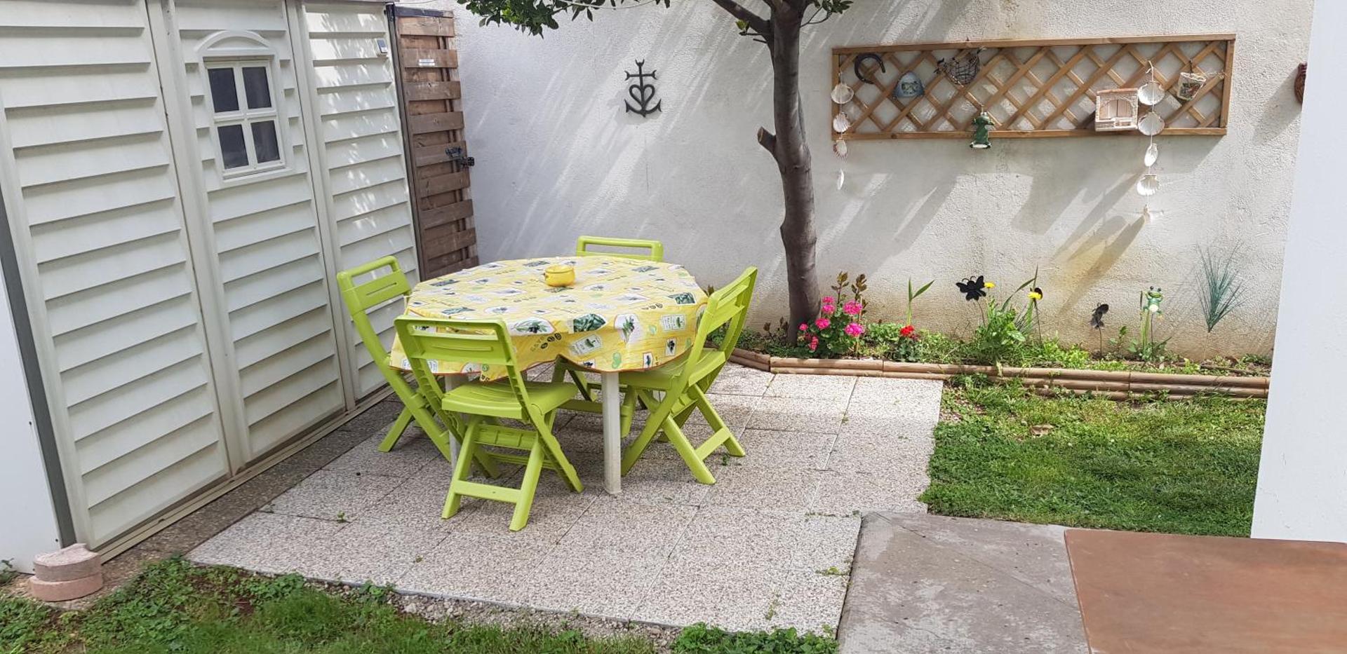 Superbe T2 avec jardin, piscine-enfant et parking