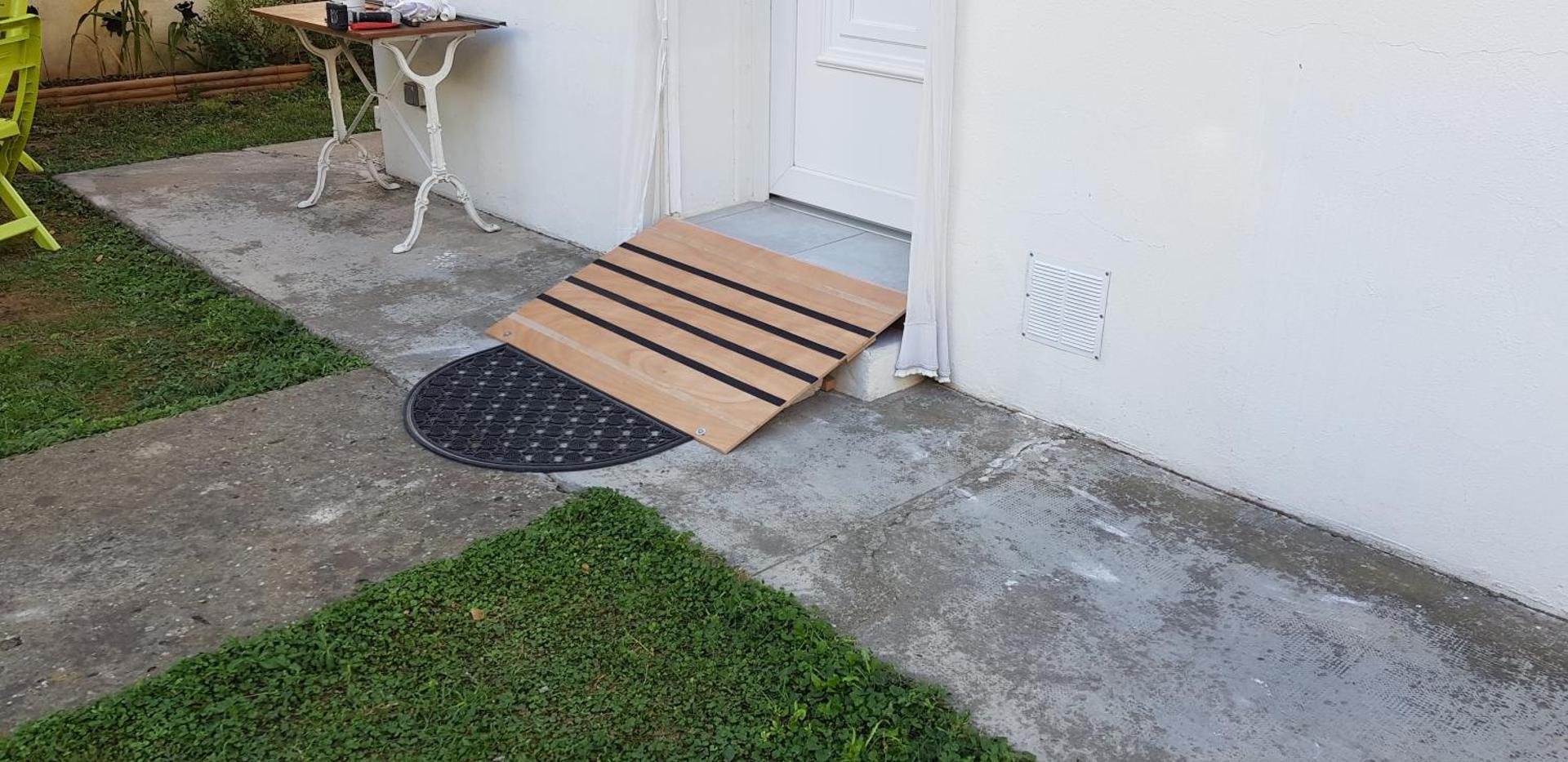 Superbe T2 avec jardin, piscine-enfant et parking