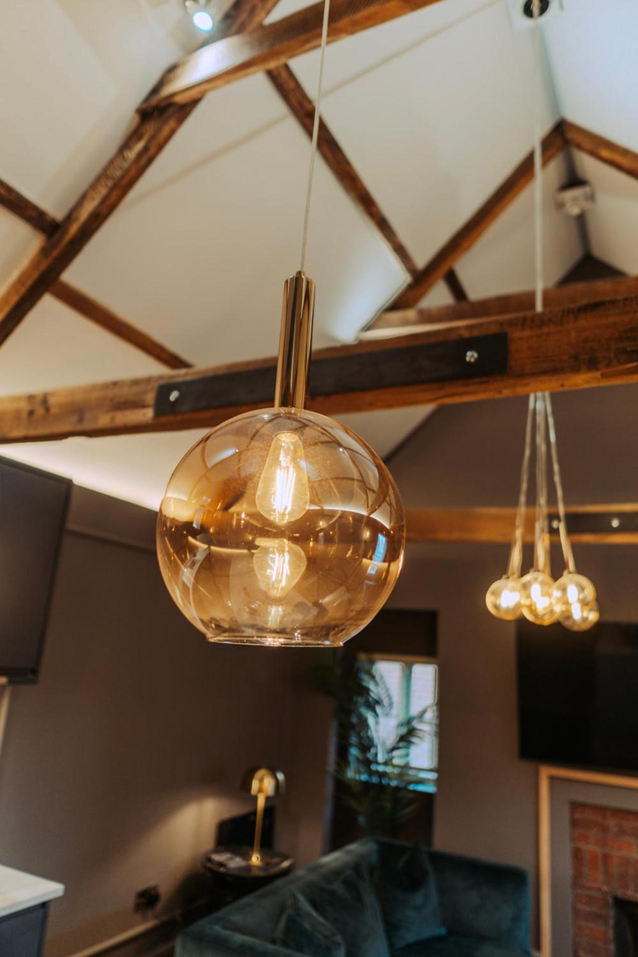 Magistrates Penthouse Suite - Town Centre Apartments with Spa