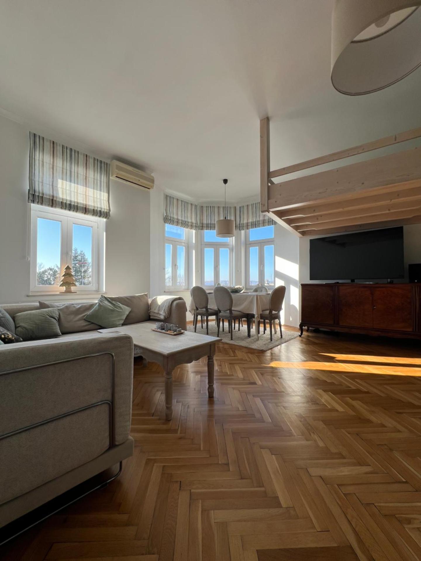 Communal lounge/ TV room