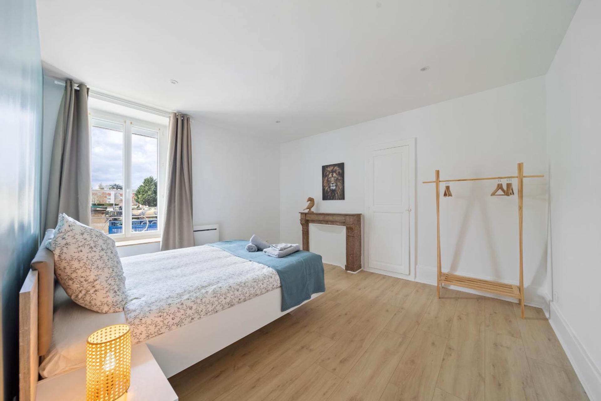 Lion King Appart 65 m2 tout inclus, rénové, Calme, parking facile