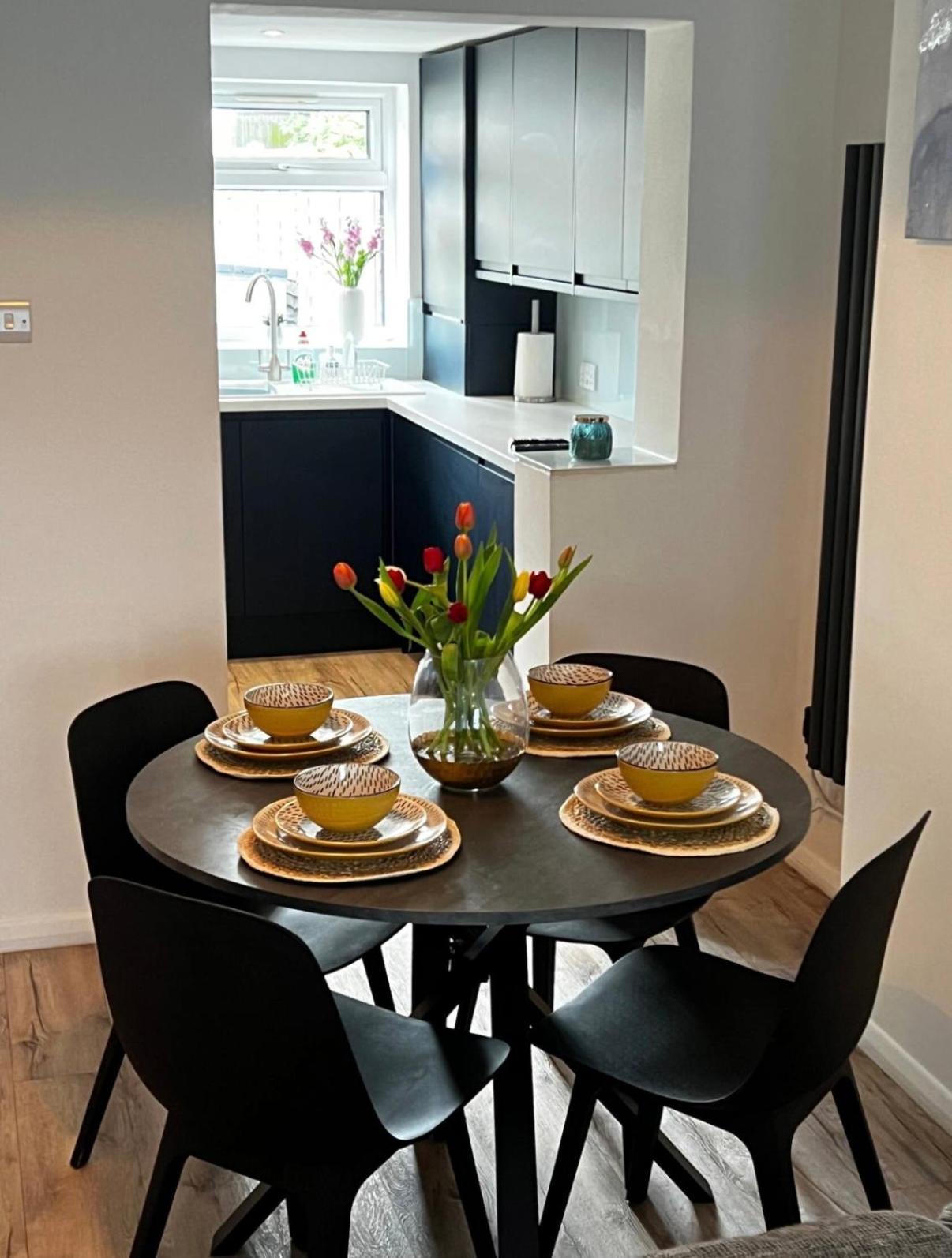 Modern 2 Bed House in Rainham, Kent - Central Location