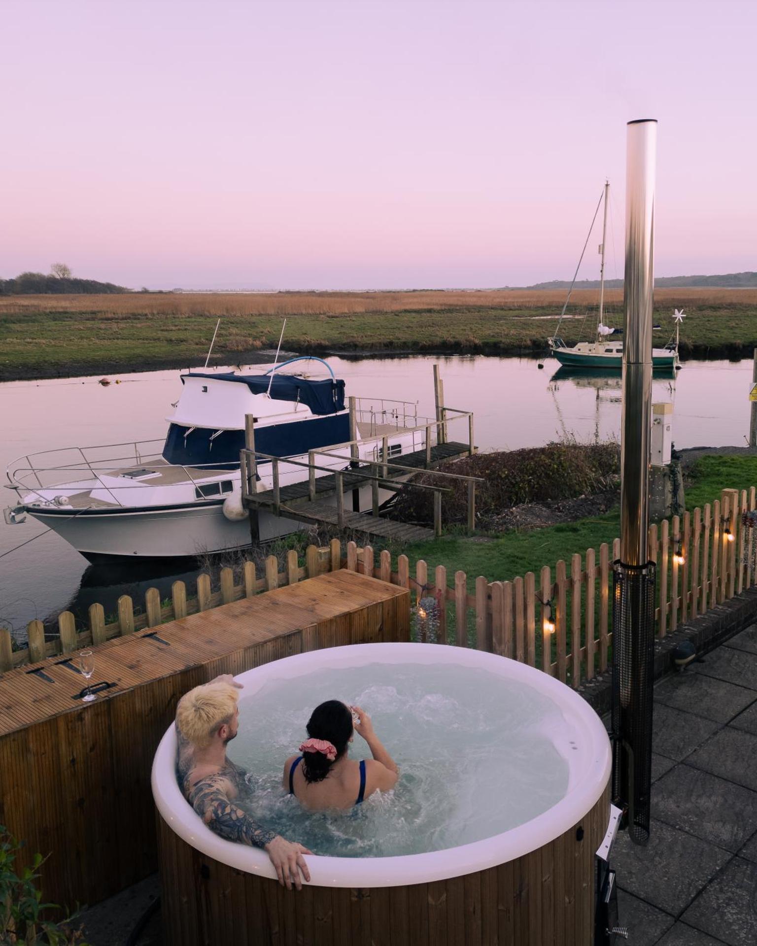 Hot Tub With A View - Christchurch Harbour