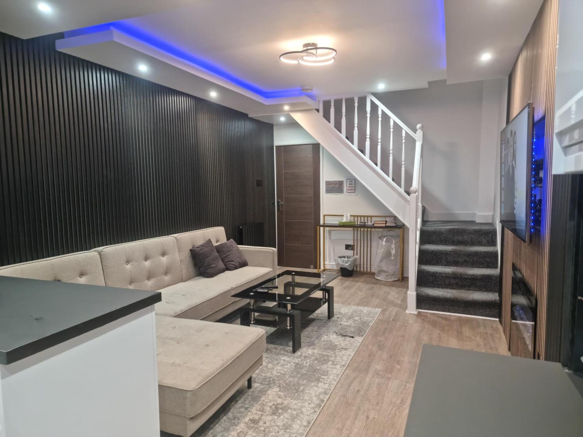 Uniq 3 Bedroom House in central Watford ,15min to London Euston , close to Harry Potter