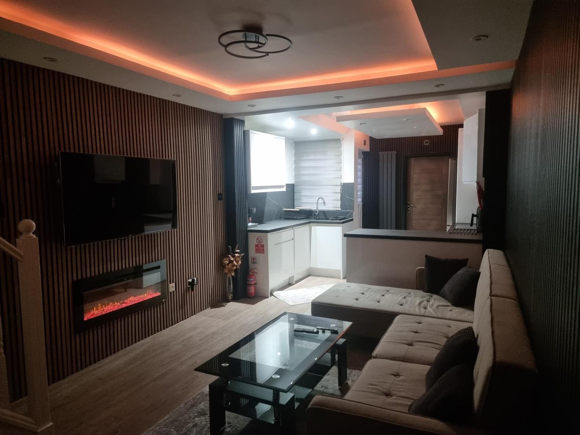 Uniq 3 Bedroom House in central Watford ,15min to London Euston , close to Harry Potter