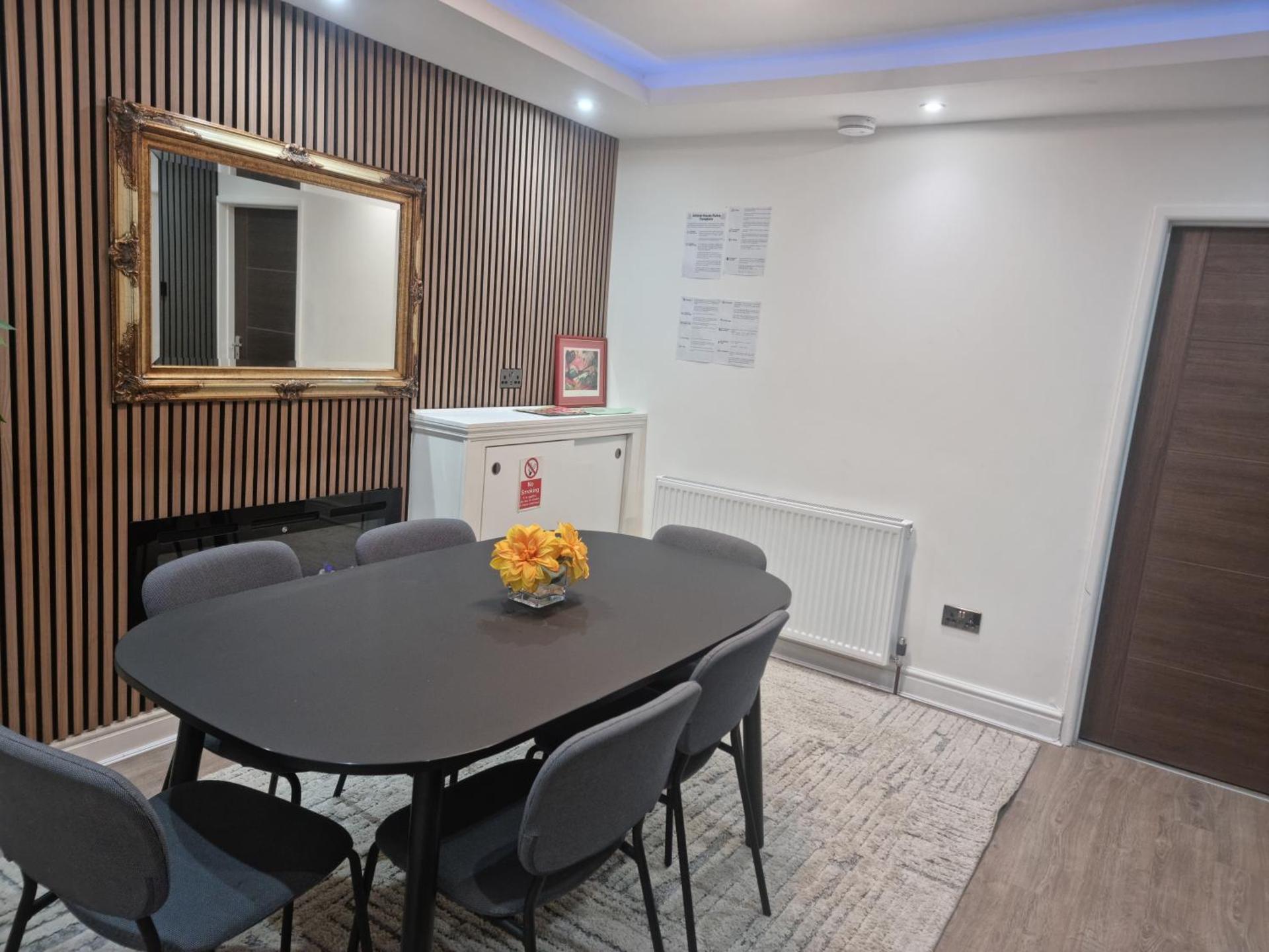 Uniq 3 Bedroom House in central Watford ,15min to London Euston , close to Harry Potter