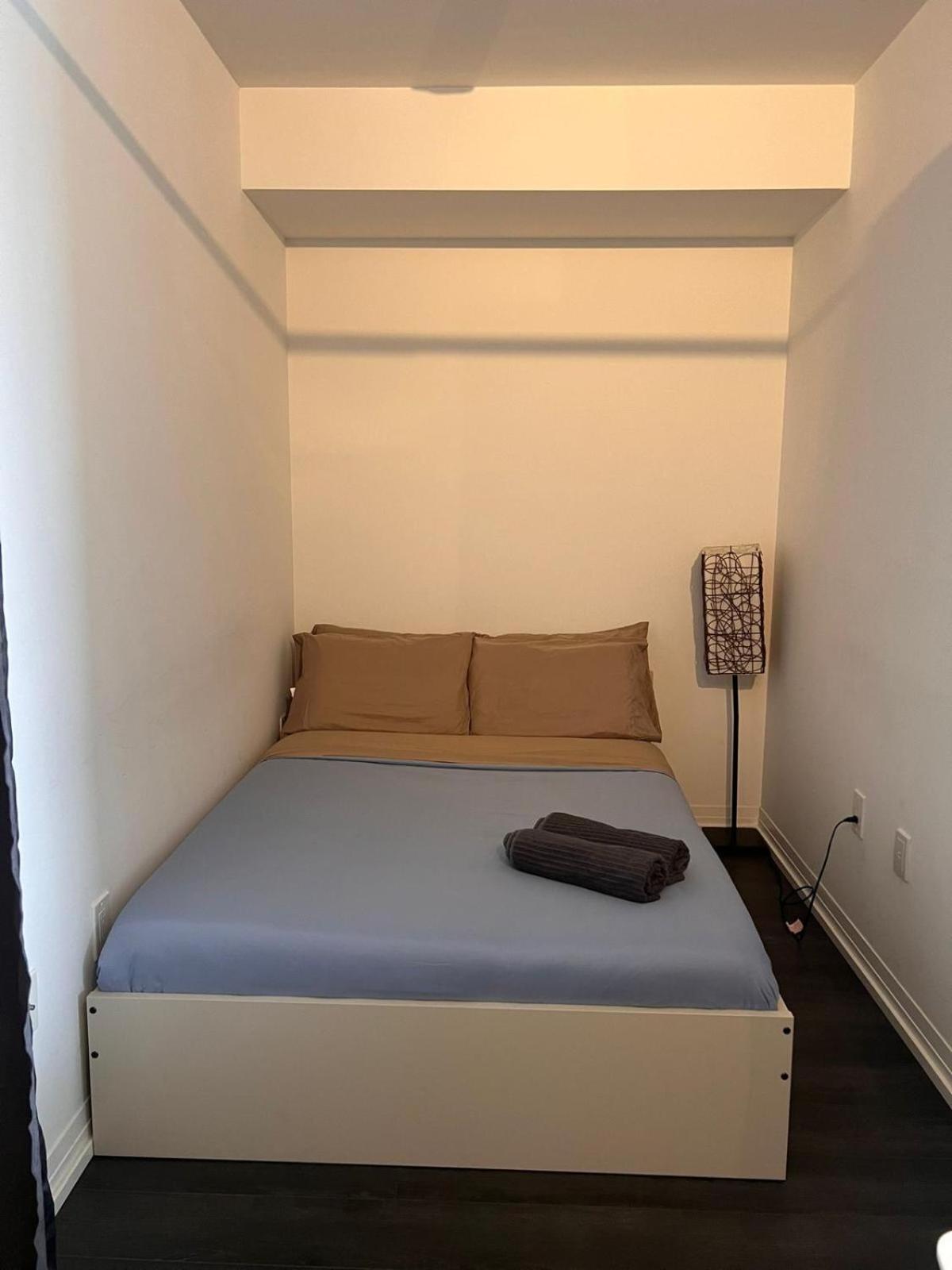 Cozy 2 Bedroom by Eaton Centre Mall