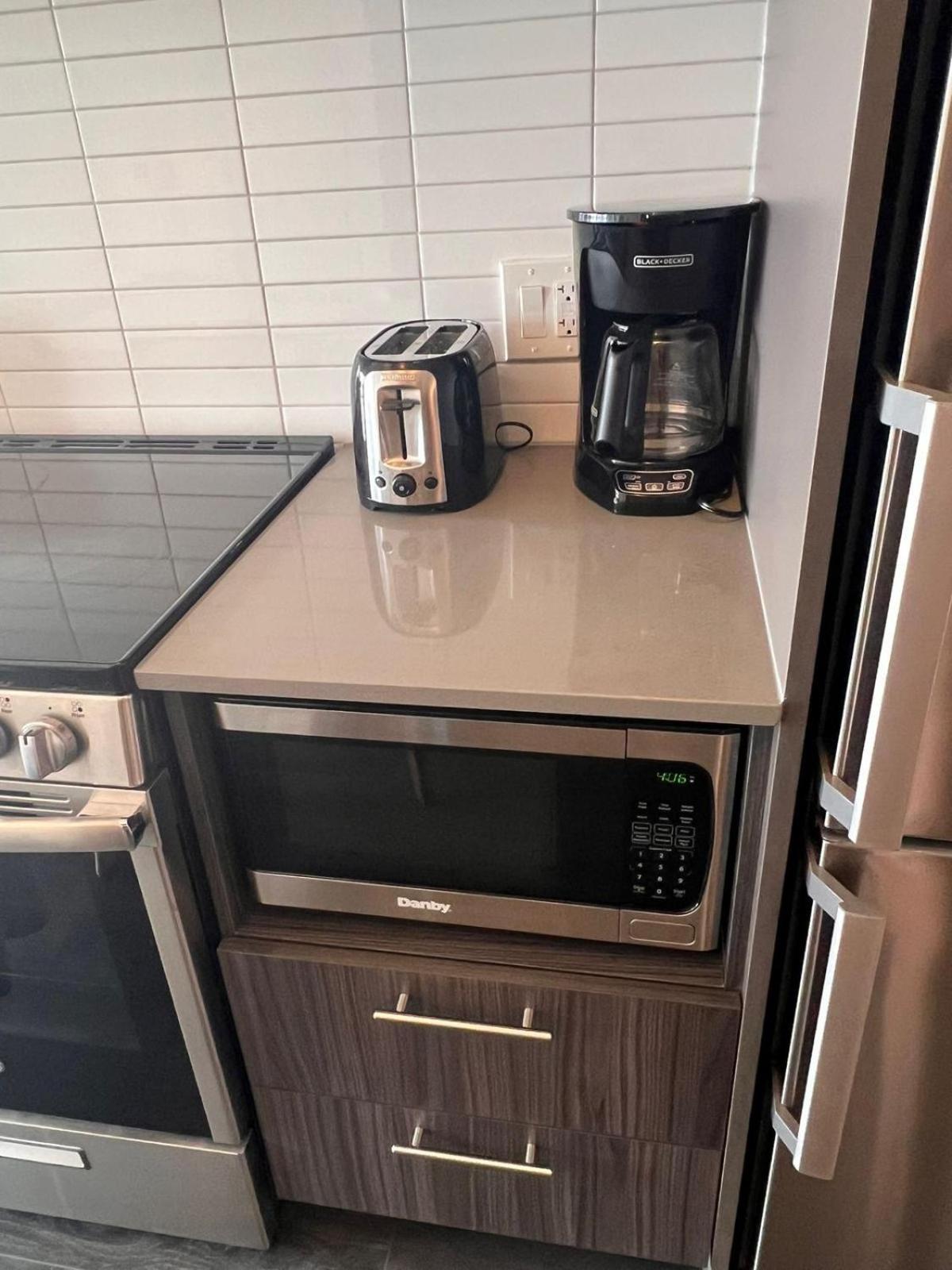 Cozy 2 Bedroom by Eaton Centre Mall