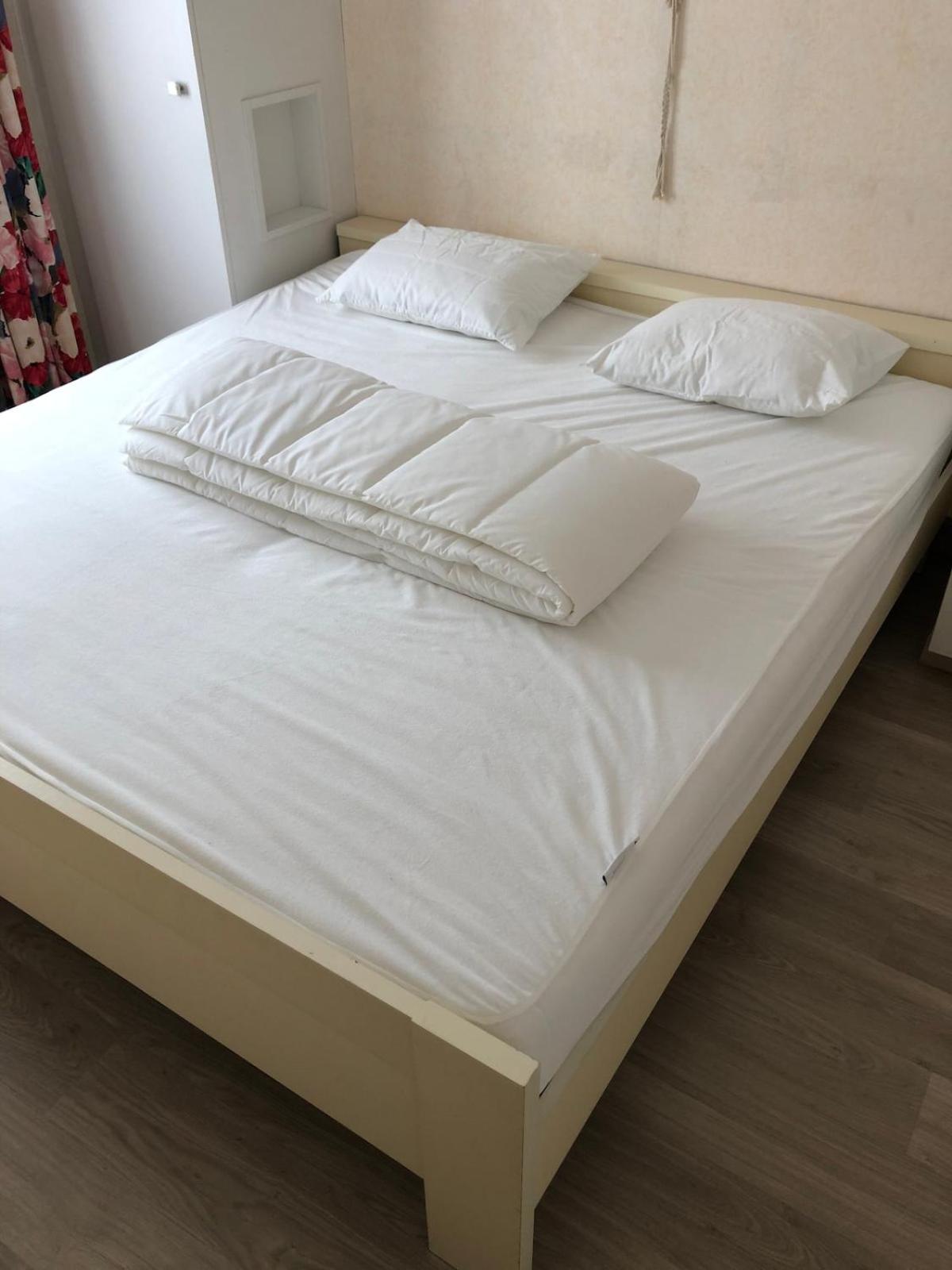 Two bedroom apartment with side sea view