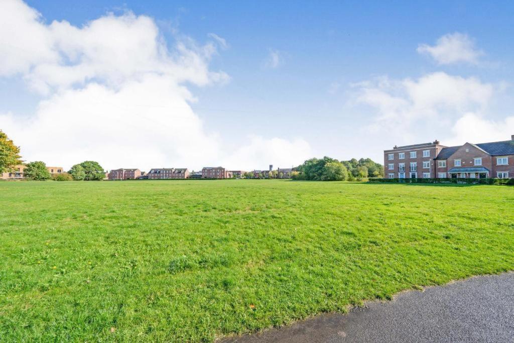 Modern, chic 3-storey town house