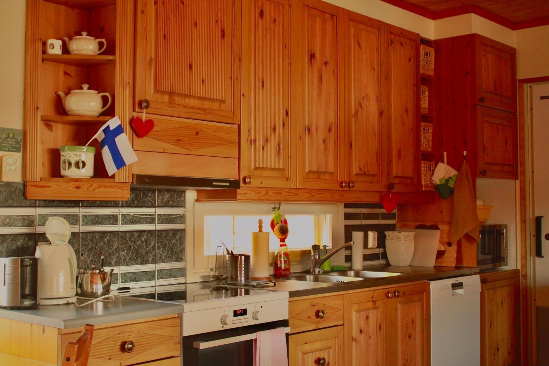 Keltainen talo - tilava huvila lähellä Saloa