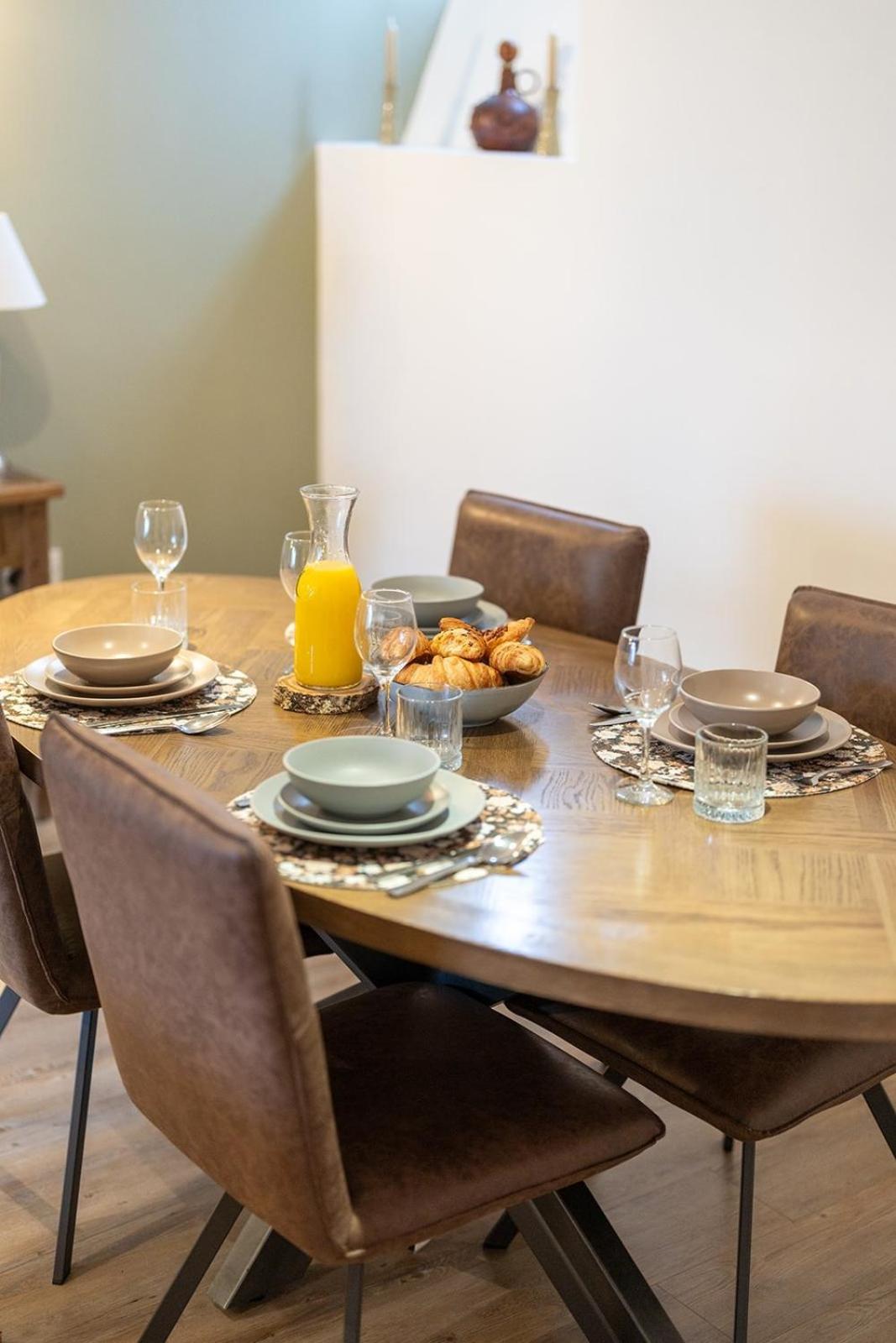 Spacious & relaxing cottage stay with free parking