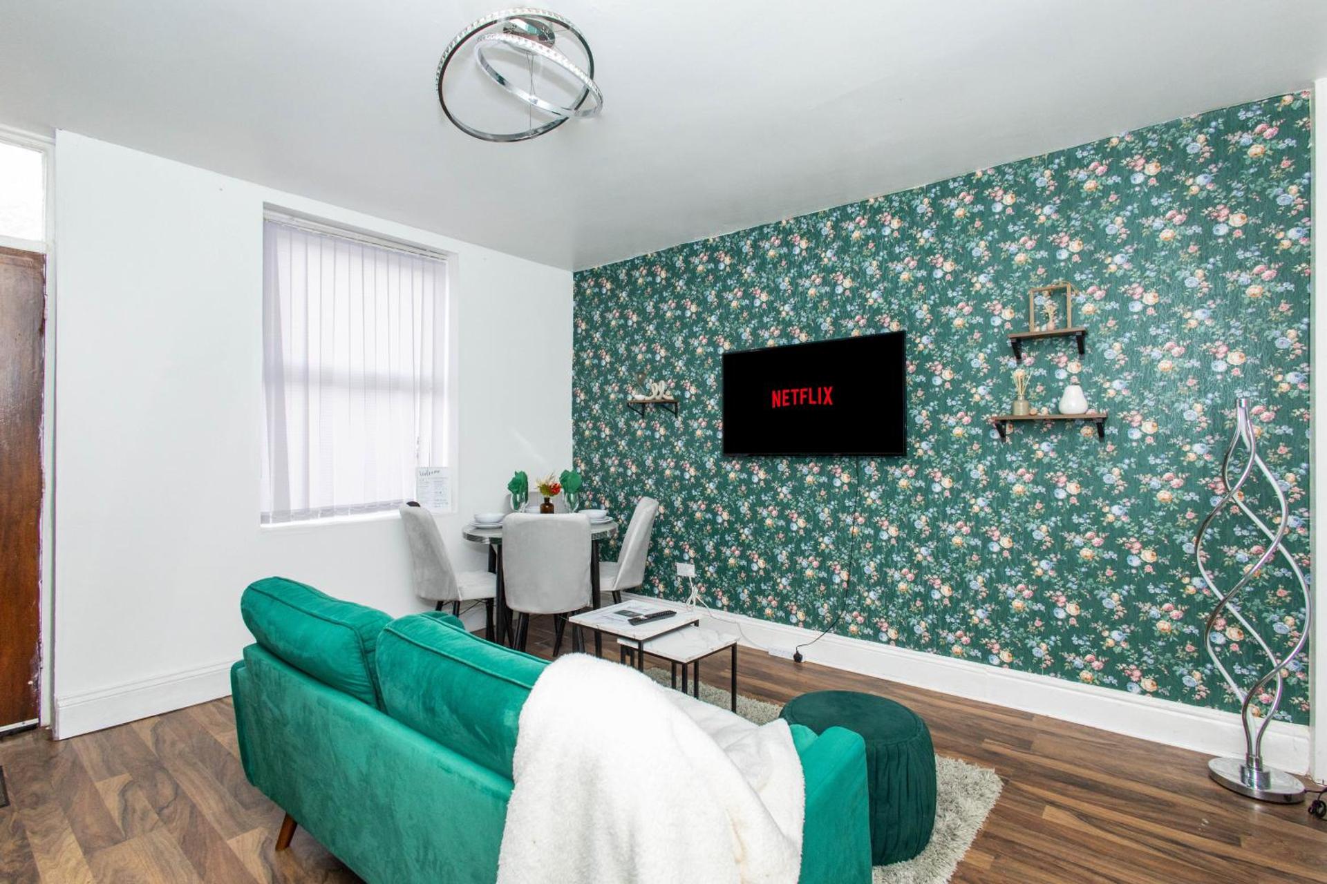 Cozy Home, Sleeps 4,Only 7mins from CENTRE, Parking, WIFI & Netflix