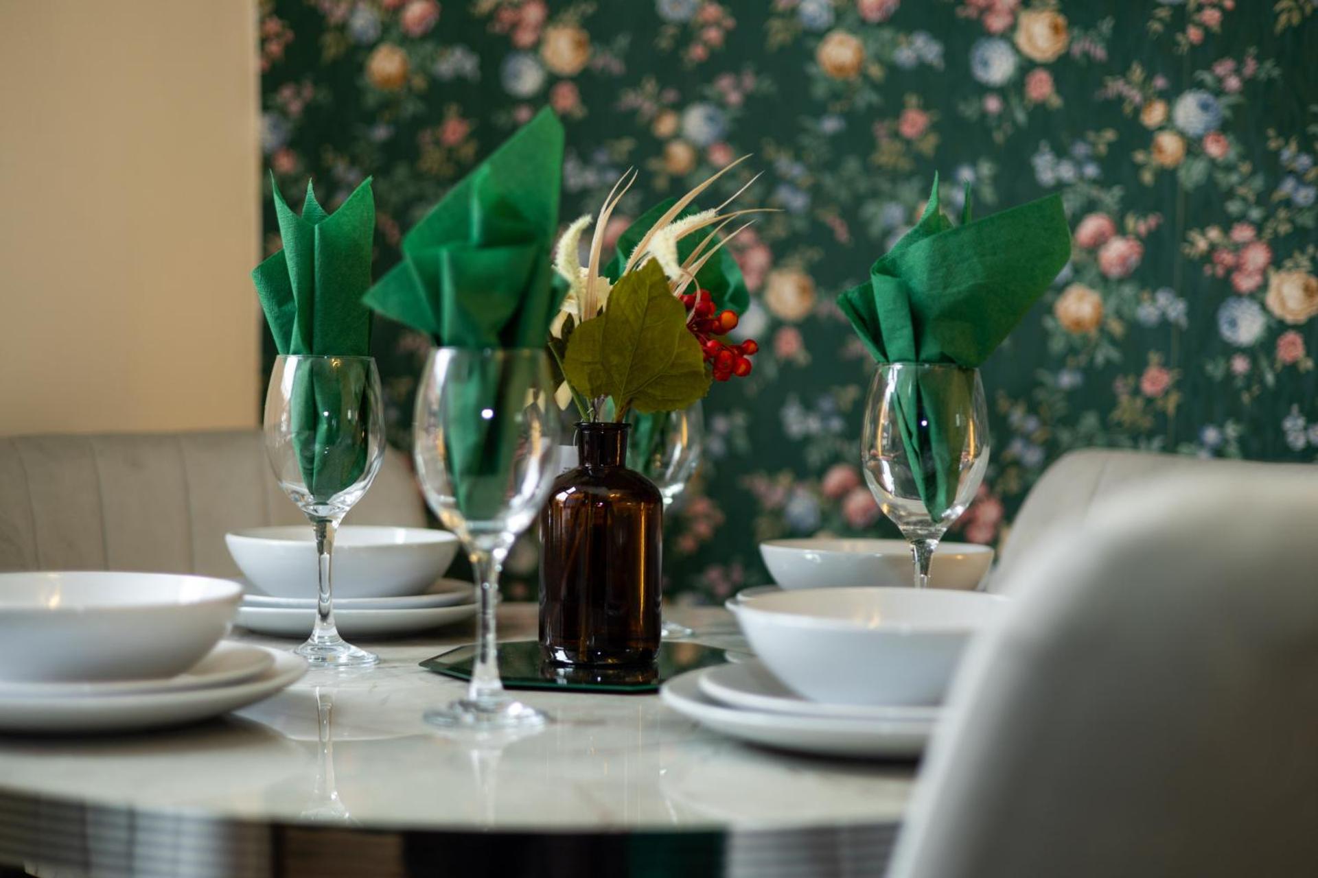 Cozy Home, Sleeps 4,Only 7mins from CENTRE, Parking, WIFI & Netflix