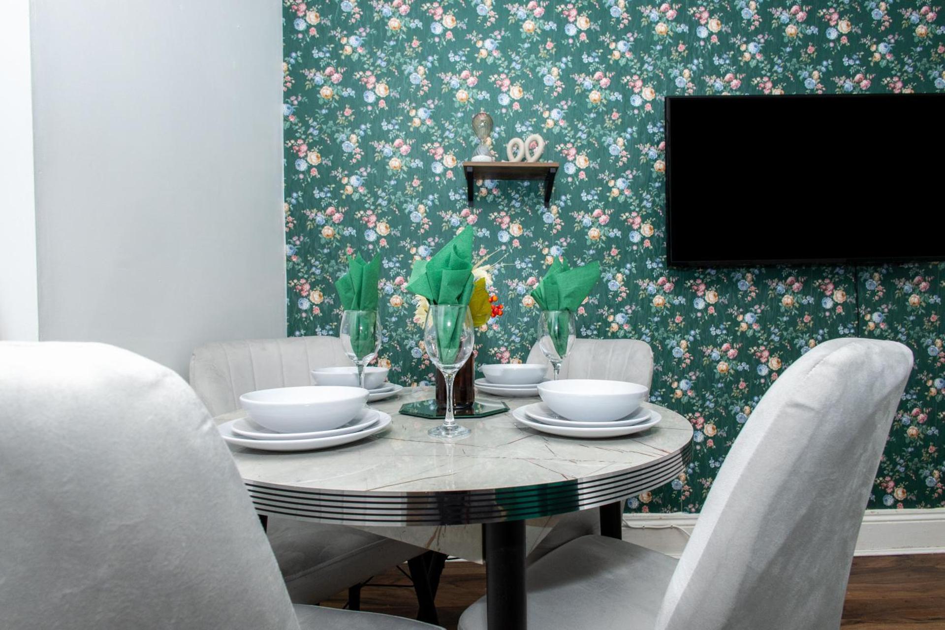 Cozy Home, Sleeps 4,Only 7mins from CENTRE, Parking, WIFI & Netflix