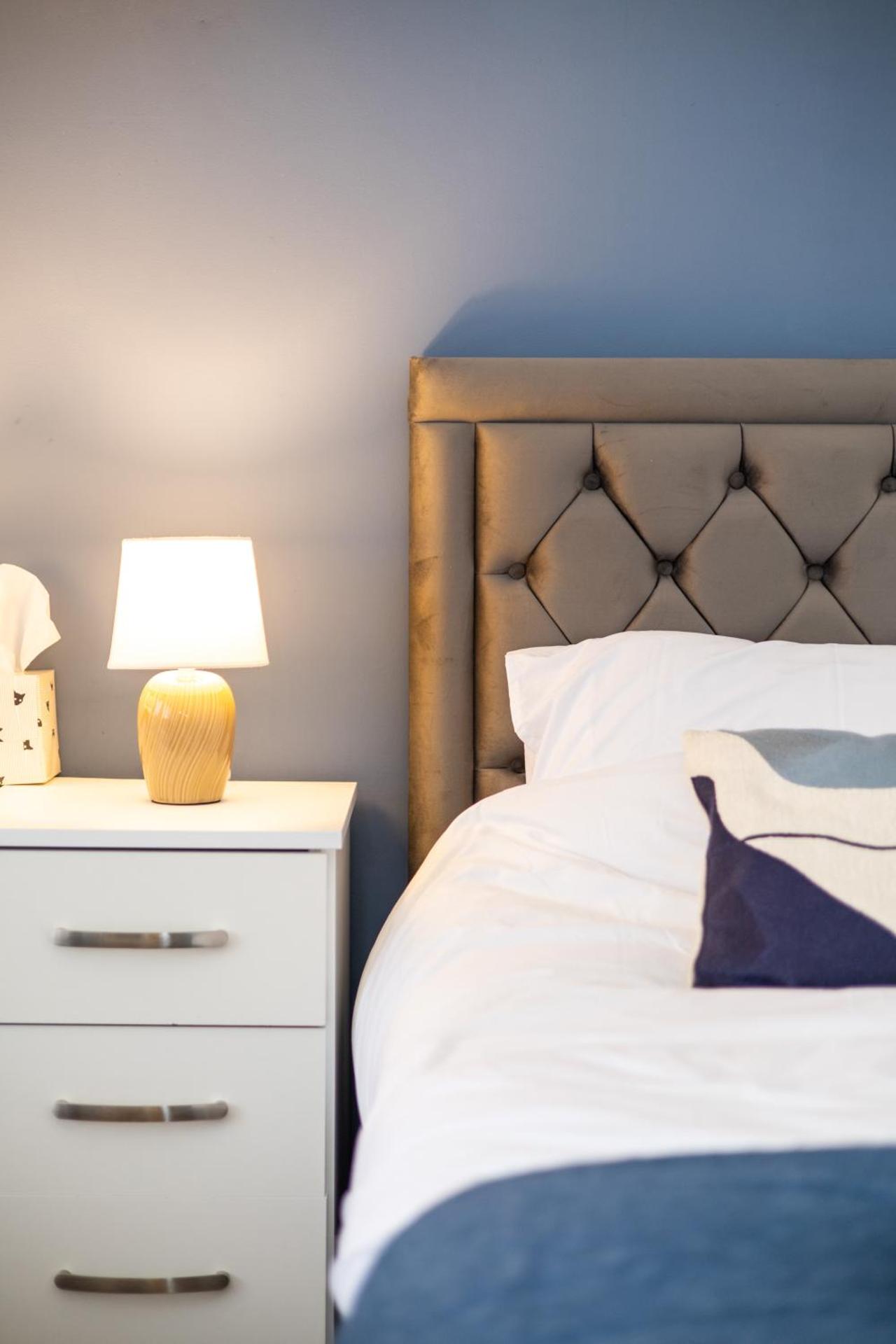 Cozy Home, Sleeps 4,Only 7mins from CENTRE, Parking, WIFI & Netflix