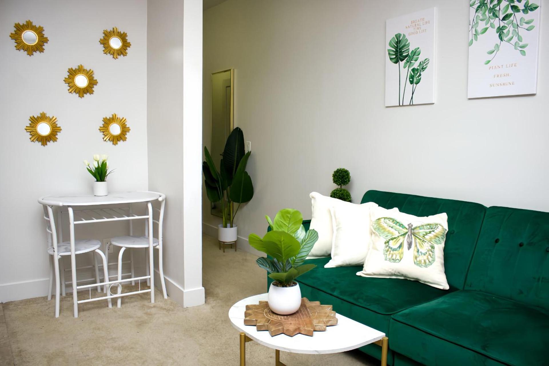 Studio Luxury Marina del Rey with parking gym pool