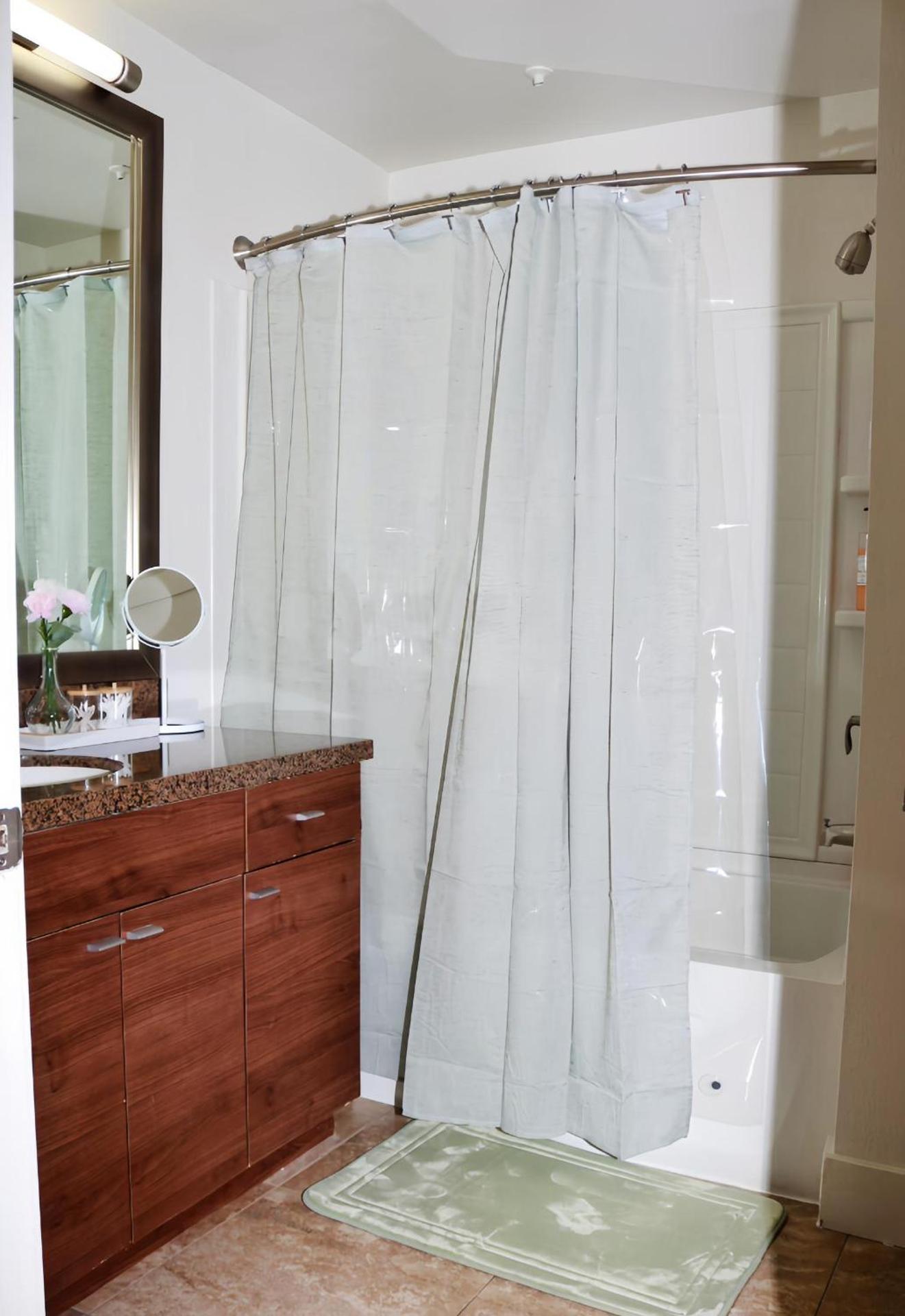 Studio Luxury Marina del Rey with parking gym pool