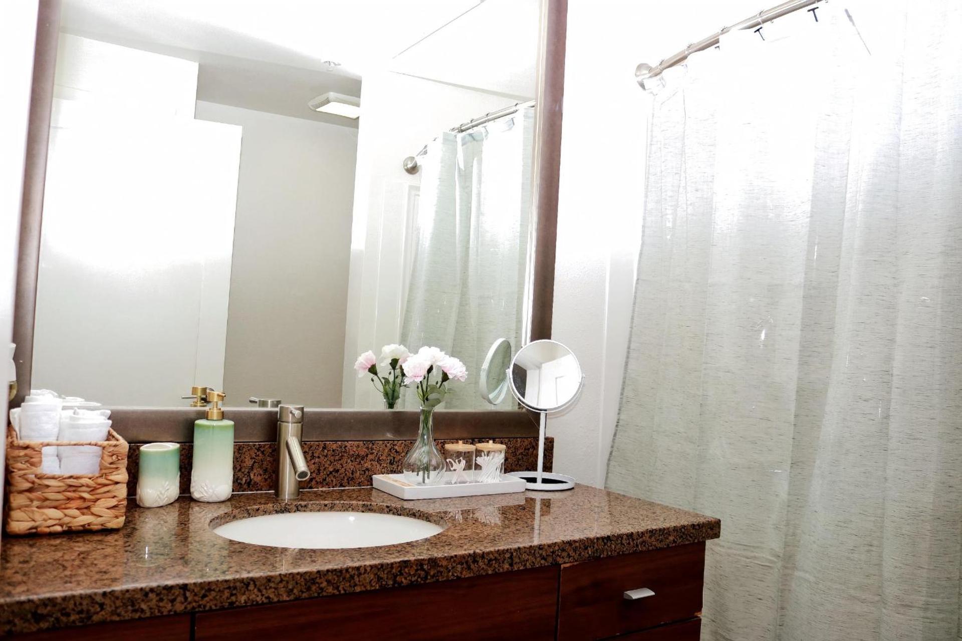 Studio Luxury Marina del Rey with parking gym pool