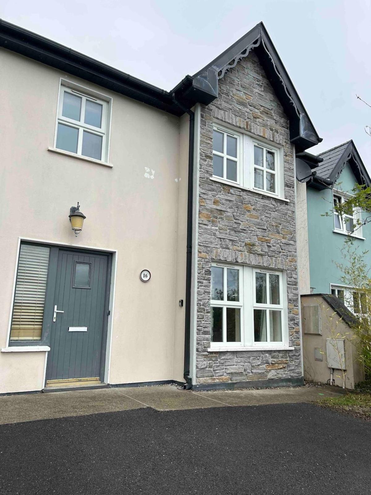 Welcoming Home in Lovely Kenmare