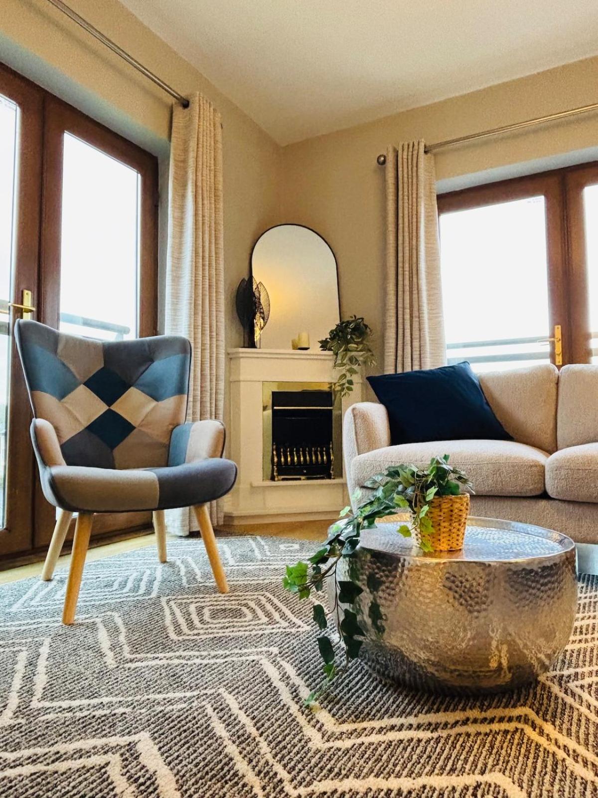 Boru Walk Townhouse -Stylish & Modern Holiday Home