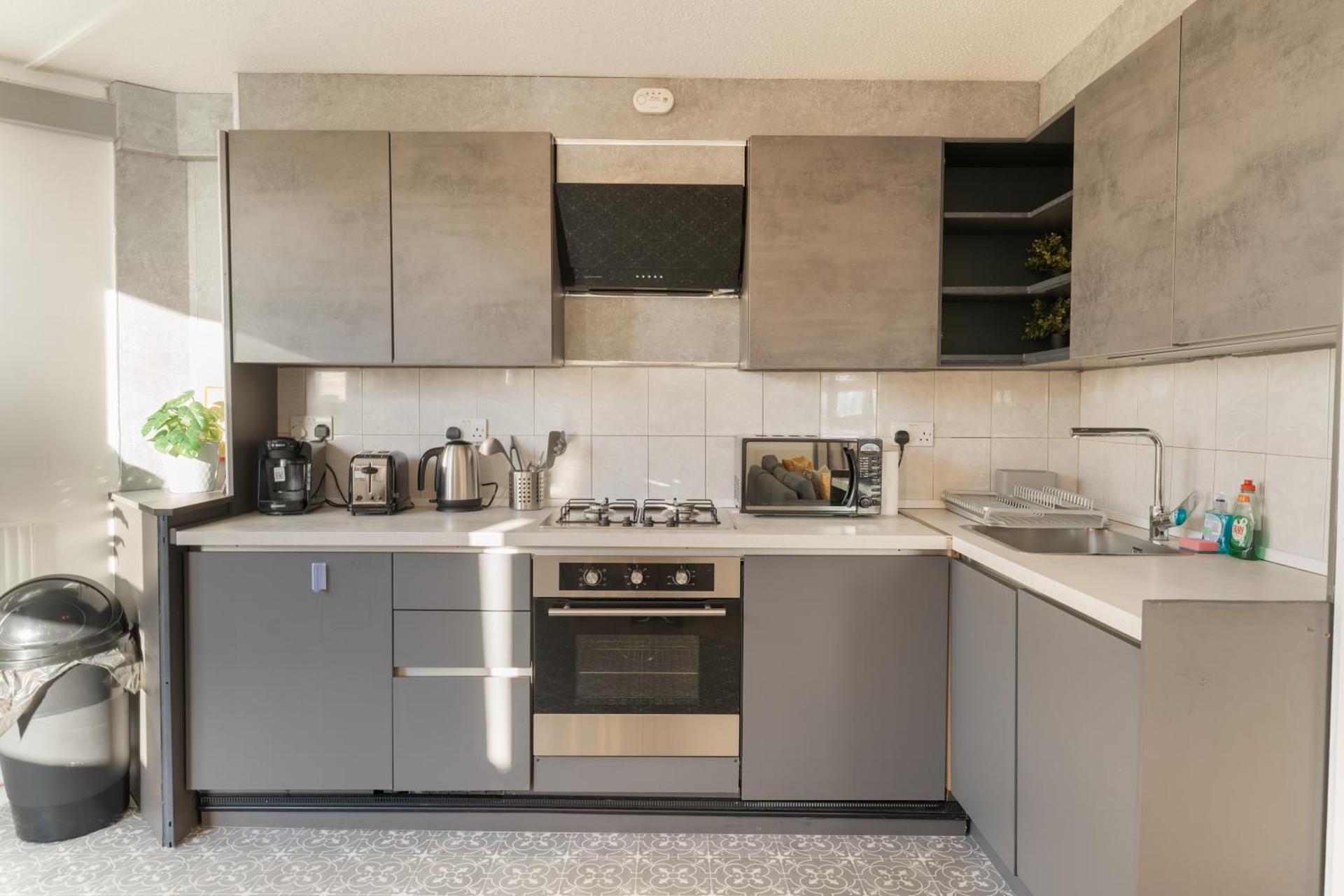 3 Bed Luxury Property in Chelsea, 2 King Size Bed, 1 Double Bed, ideal for families