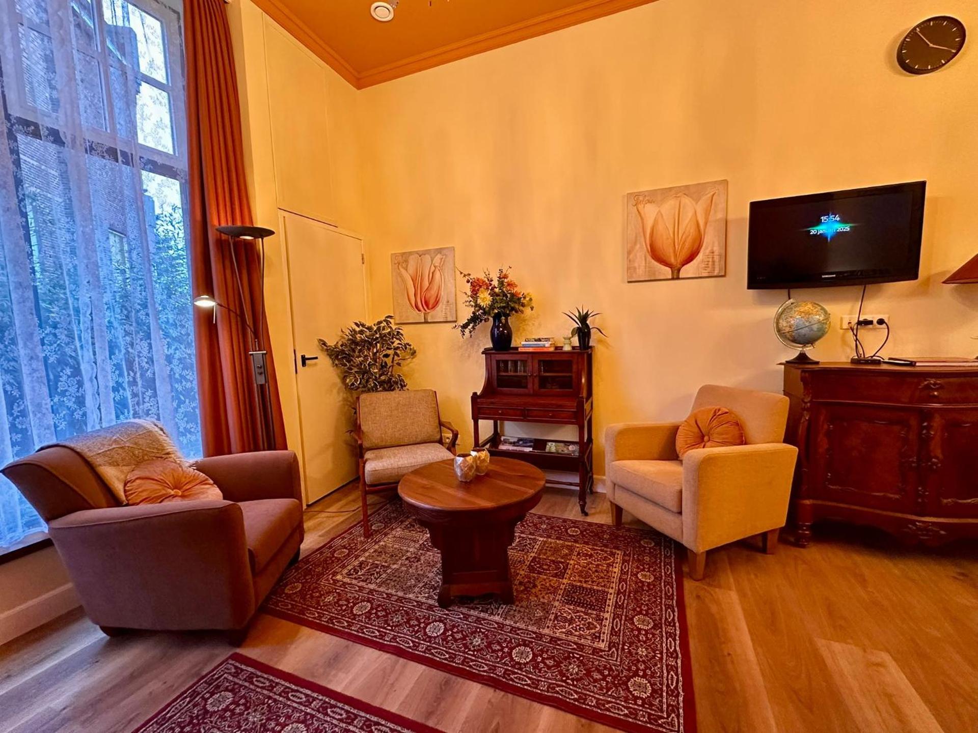 Communal lounge/ TV room