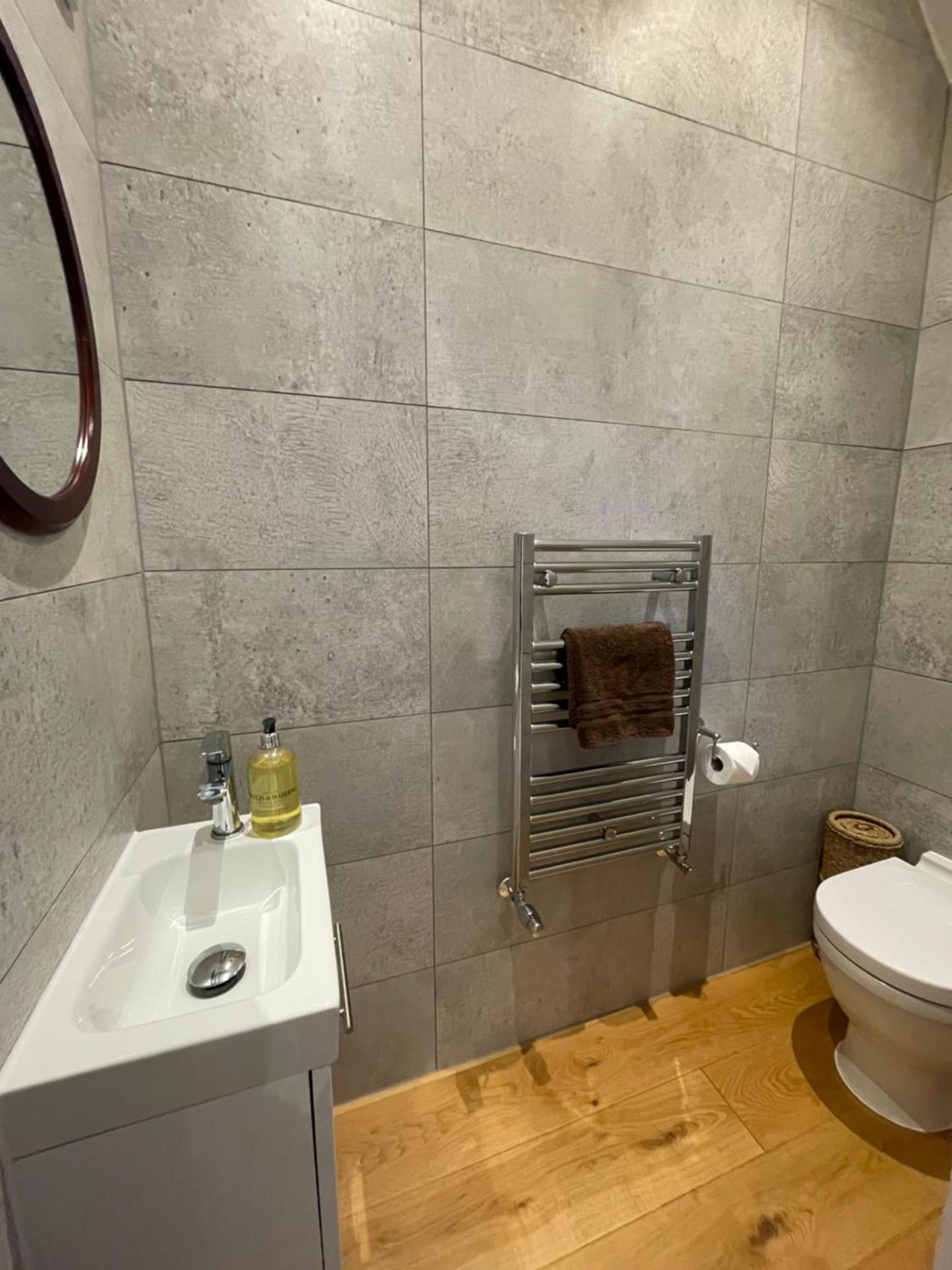 Charming & Cosy Town Centre Home with Parking