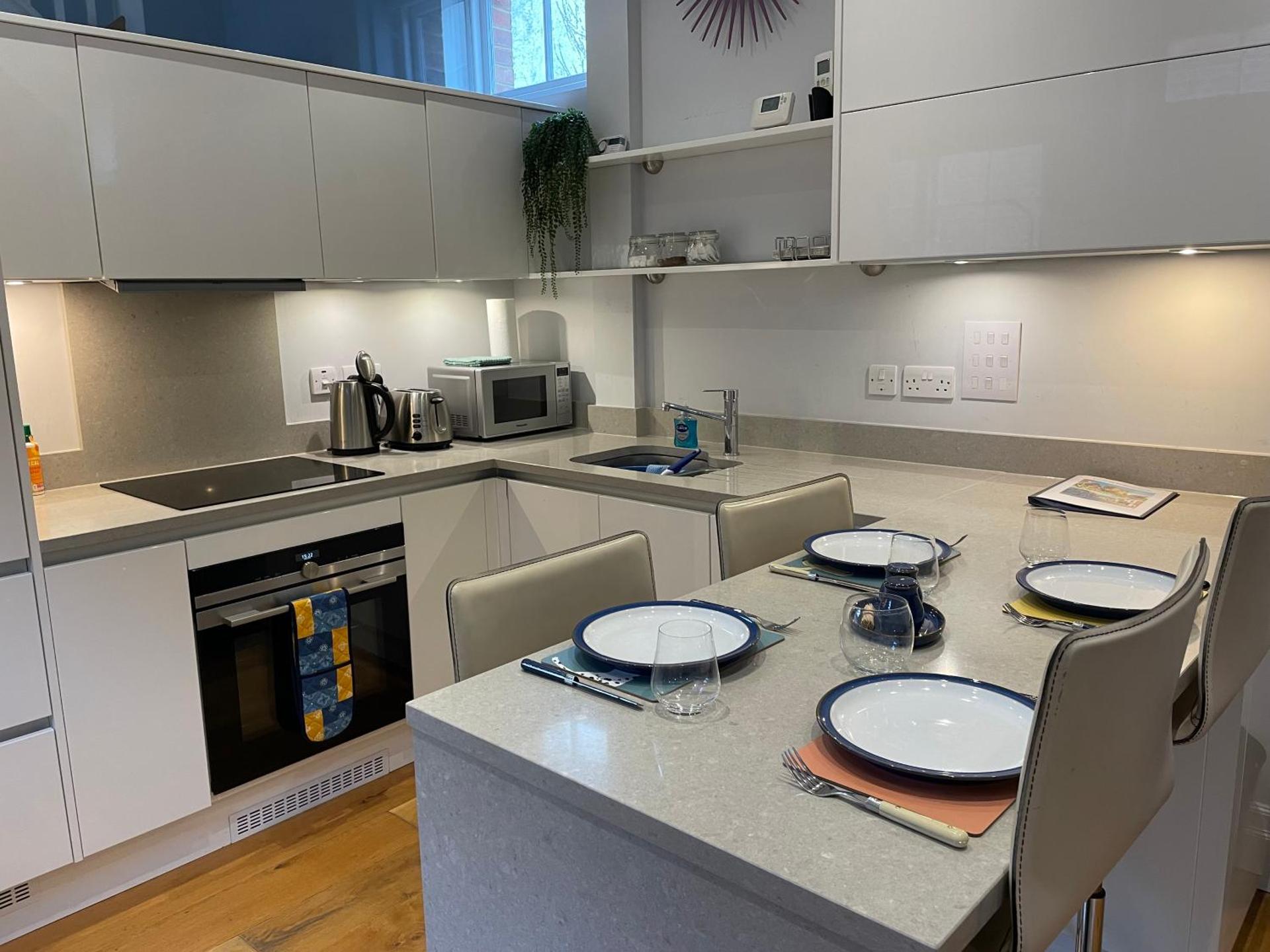 Charming & Cosy Town Centre Home with Parking