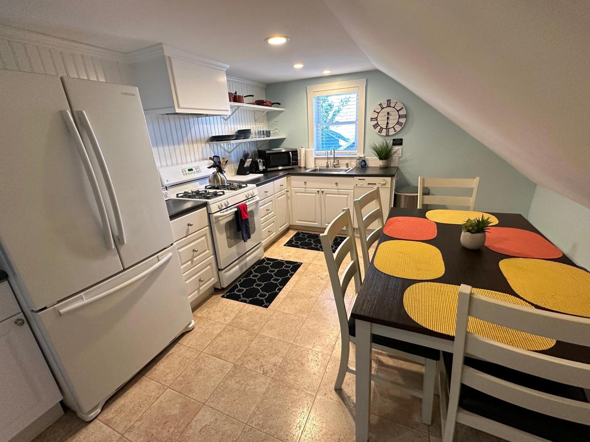 86 Dr Marcus House - Popular Broadway Area