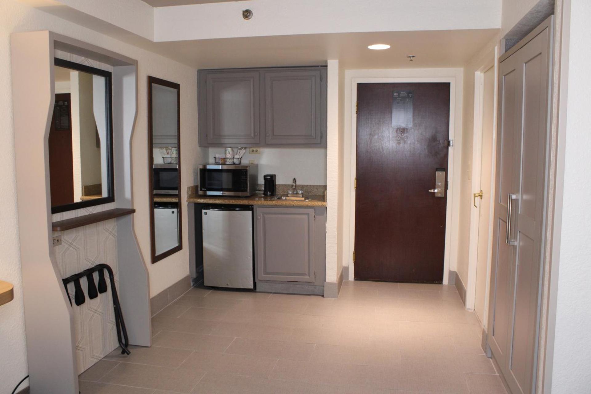 King Studio Suite - Non-Smoking