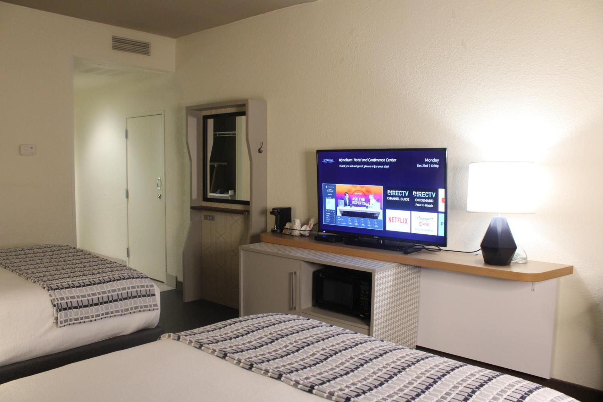 Queen Room with Two Queen Beds and Poolside - Non-Smoking