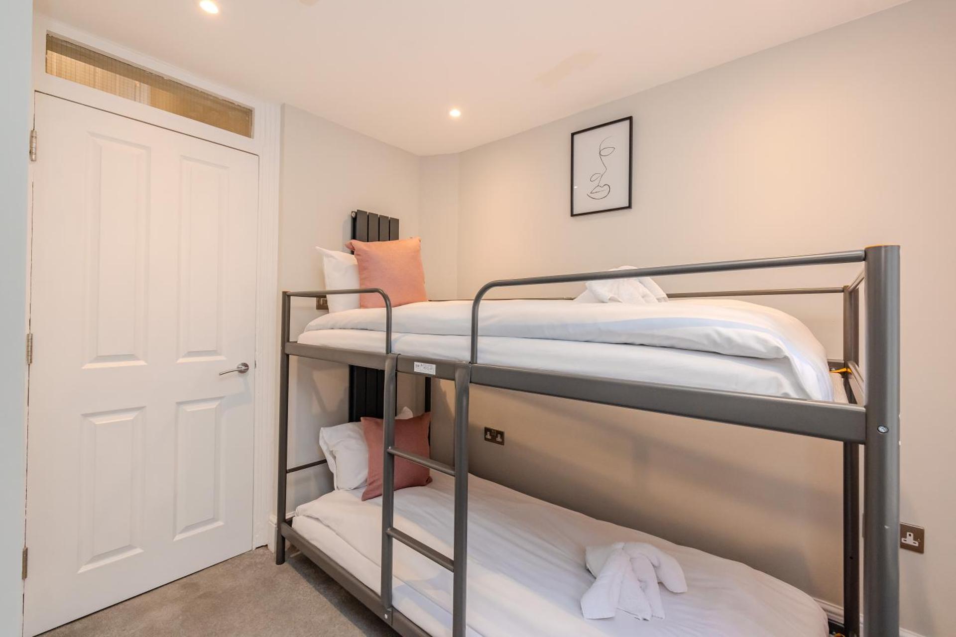 Prefect 2 Bedroom Flat with Seaview and Free Parking