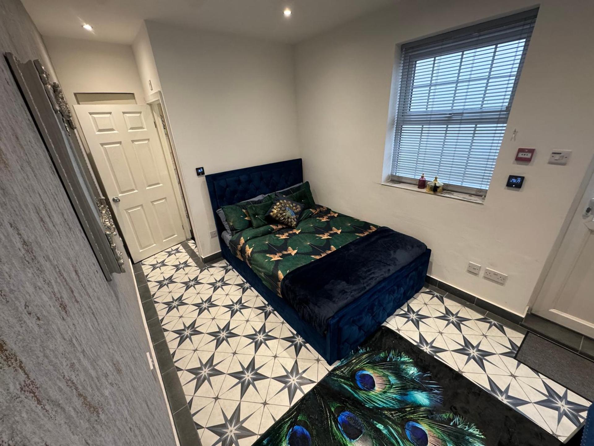 Marble blue flat, City of Gloucester