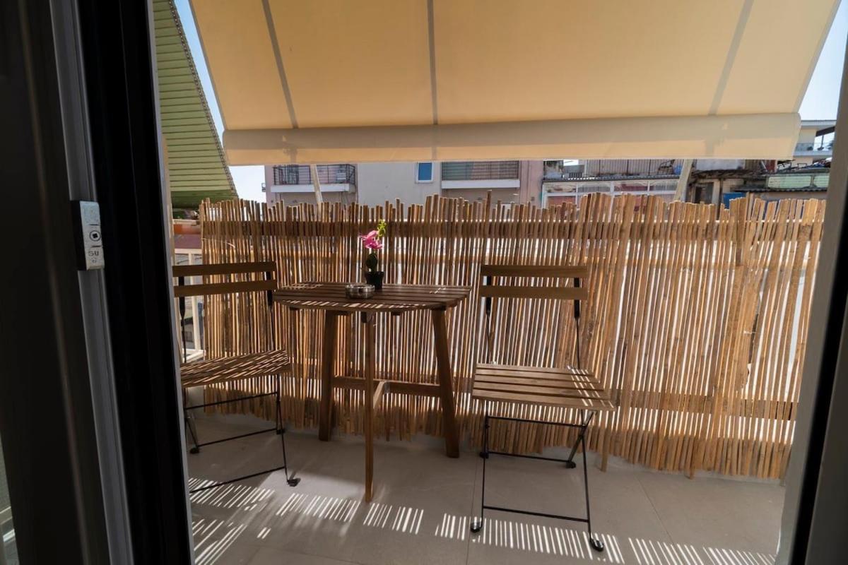 Minimal Trikala Escape