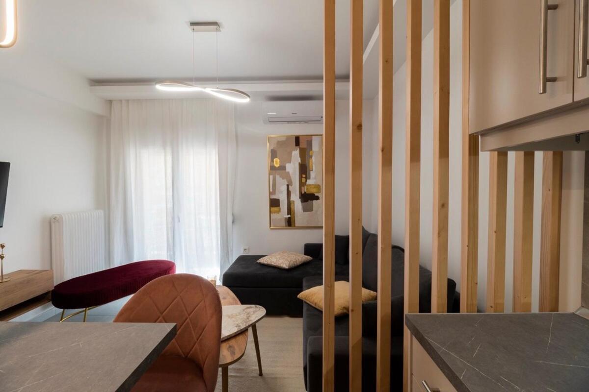 Minimal Trikala Escape