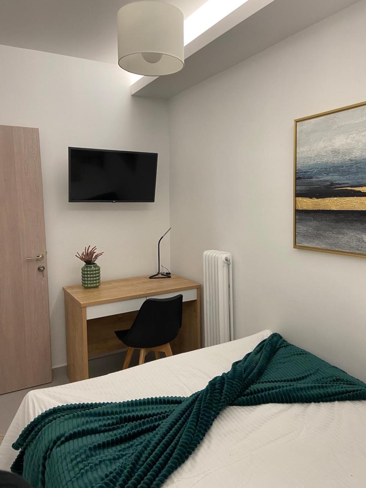 Minimal Trikala Escape