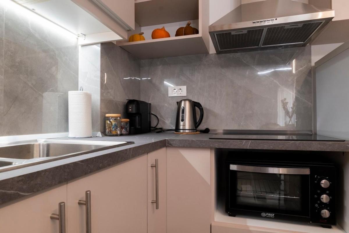 Minimal Trikala Escape