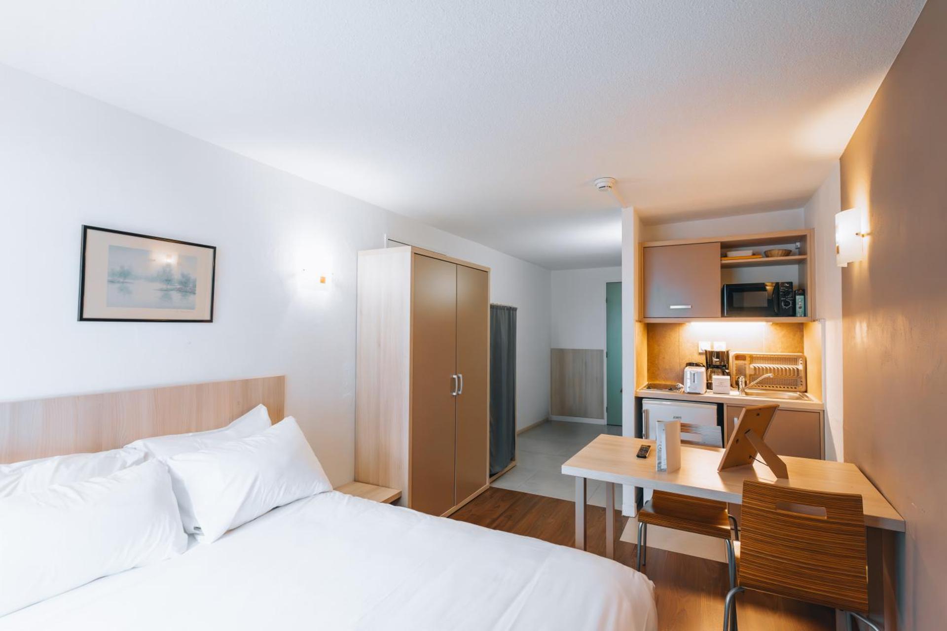 Studio with Mountain View