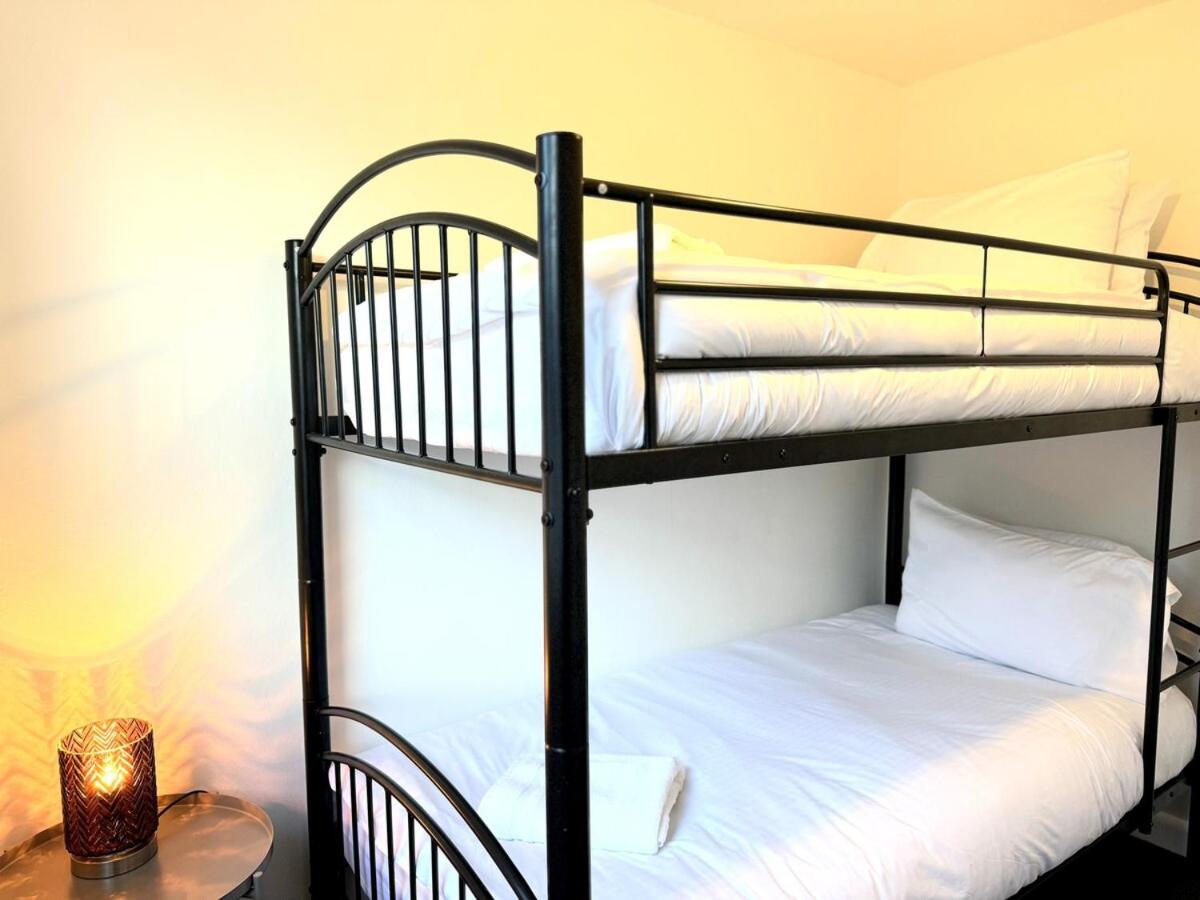 New Southampton Central House - Parking, 6 Beds, Sleeps 9 - City Centre l Cruise Terminal l Great for Contractors, Friends & Families