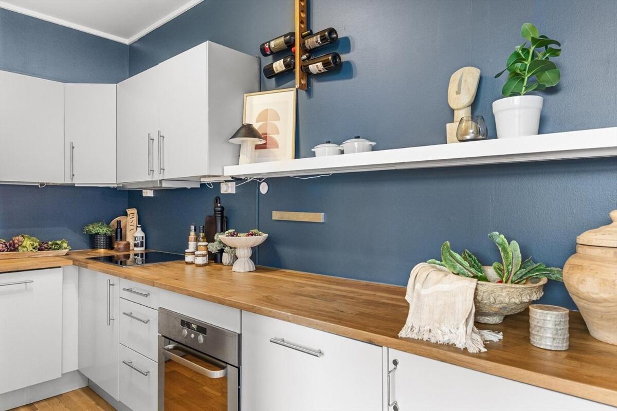 Penthouse apartment balcony,parking and 2 bedrooms